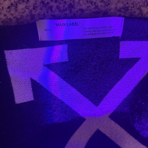 Off-White Black and Purple Graphic Scarf - Picture 3 of 4